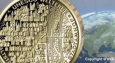 Bildseite der 100 Euro Gold-Gedenkmünze „UNESCO Welterbe - Altstadt Regensburg“